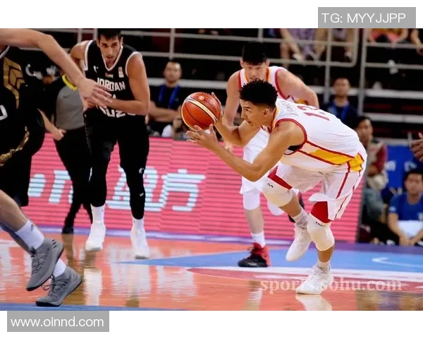 焦泊乔内线强攻助力球队逆转胜利展现超强个人能力与团队配合