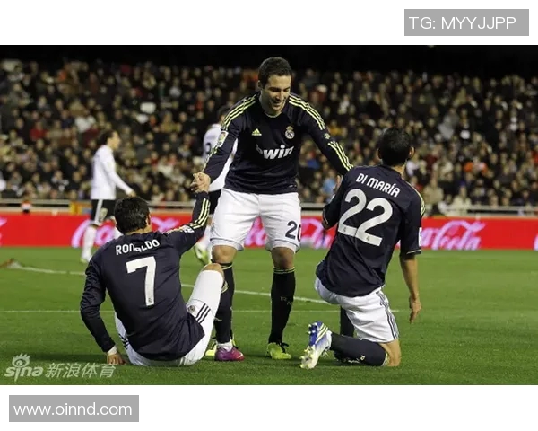 皇马一箭双雕！本泽马传射+伊斯科绝杀，客场2-1力克瓦伦西亚